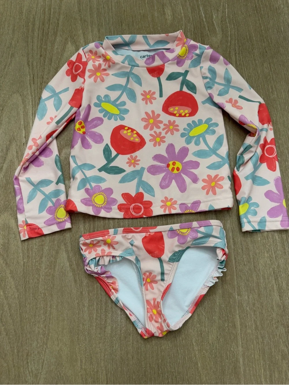 Carter’s swimsuit/rash guard size 4T